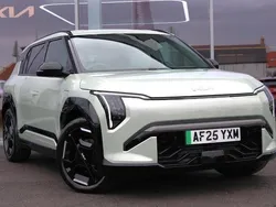Green New 2025 Kia EV3 2 SUV | £35,881 (Fair price)