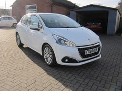 White Used 2018 Peugeot 208 Signature Sky Hatchback | £5,650 (Fair price)