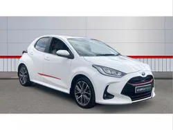White Used 2022 Toyota Yaris Hybrid Hatchback | £17,079 (Fair price)