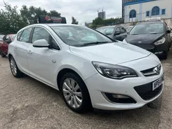 White Used 2014 Vauxhall Astra Elite Hatchback | £2,495 (Good price)