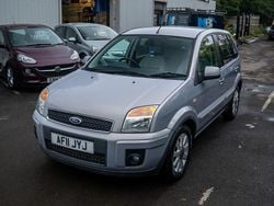 Silver Used 2011 Ford Fusion Titanium Hatchback | £1,700 (Super price)