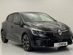 Metallic diamond black Used 2021 Renault Clio V Hatchback | £12,625 (Fair price)
