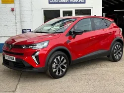 Flame red New 2025 Renault Captur Evolution SUV | £18,995 (Good price)