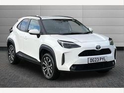 White Used 2023 Toyota Yaris Hybrid Design SUV | £21,395 (Fair price)