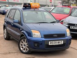 Blue Used 2009 Ford Fusion Titanium Hatchback | £1,975 (Super price)
