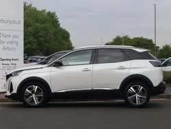White Used 2023 Peugeot 3008 Allure SUV | £21,767 (Fair price)