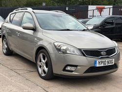 Silver Used 2010 Kia Ceed Hatchback | £1,999 (Good price)