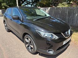 Black Used 2016 Nissan Qashqai N-Connecta SUV | £7,295 (A bit pricey)