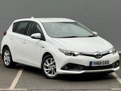 White Used 2018 Toyota Auris Hybrid Hatchback | £8,695 (Fair price)