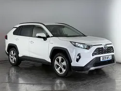 White Used 2019 Toyota RAV4 Hybrid Design SUV | £18,450 (Super price)