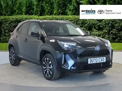 Black Used 2022 Toyota Yaris Hybrid Design Estate | £20,995 (Fair price)