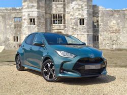 Forest green New 2025 Toyota Yaris Hybrid Design | £24,585 (Fair price)