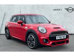 Chili red Used 2019 Mini Cooper S Sport Hatchback | £17,250 (Fair price)