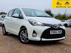 White Used 2015 Toyota Yaris Multidrive S Hatchback | £8,688 (Fair price)