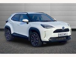 White Used 2023 Toyota Yaris Hybrid Design SUV | £20,701 (Fair price)