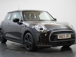 Black Used 2023 Mini Cooper Classic Hatchback | £18,299 (Fair price)