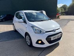 White Used 2017 Hyundai i10 SE Hatchback | £6,900 (Good price)