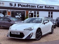White Used 2013 Toyota GT86 GT Coupe | £15,990 (Expensive)