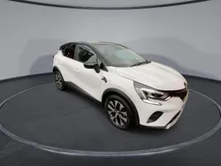 White/black Used 2022 Renault Captur Evolution SUV | £13,799 (Fair price)
