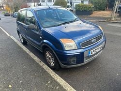 Blue Used 2009 Ford Fusion Zetec Hatchback | £2,995 (Fair price)