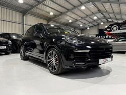 Black Used 2017 Porsche Cayenne SUV | £29,950 (Fair price)