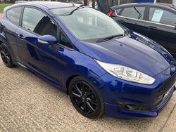 Blue Used 2016 Ford Fiesta Zetec Hatchback | £4,695 (Fair price)