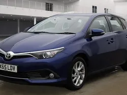 Blue Used 2015 Toyota Auris Hatchback | £9,036 (Fair price)