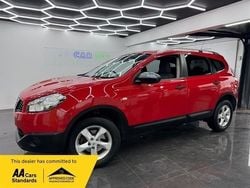 Red Used 2011 Nissan Qashqai Visia SUV | £3,195 (Fair price)