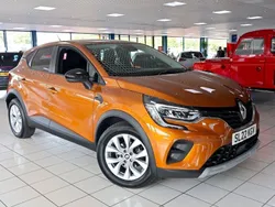 Orange Used 2022 Renault Captur Iconic SUV | £14,589 (Fair price)