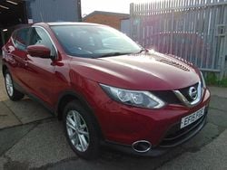 Red Used 2015 Nissan Qashqai Acenta SUV | £4,995 (Fair price)