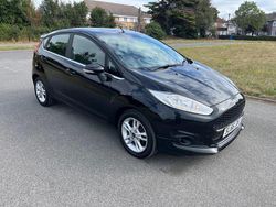 Black Used 2016 Ford Fiesta Zetec Hatchback | £4,695 (Fair price)