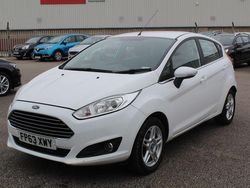 White Used 2013 Ford Fiesta Zetec Hatchback | £4,999 (Fair price)