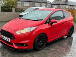 Red Used 2013 Ford Fiesta Zetec Hatchback | £4,750 (Fair price)