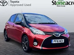 Red/black Used 2016 Toyota Yaris Hybrid Design Hatchback | £11,000 (Fair price)