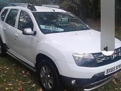 White Used 2015 Dacia Duster Lauréate SUV | £6,995 (Good price)