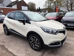 Cream/black Used 2017 Renault Captur Dynamique SUV | £7,790 (Fair price)