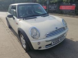 White Used 2006 Mini Cooper Hatch Hatchback | £690