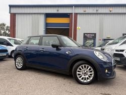 Blue Used 2015 Mini Cooper D Hatch Hatchback | £4,645 (Fair price)