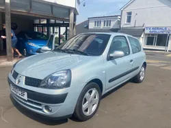 Silver Used 2003 Renault Clio II Dynamique Hatchback | £1,995 (A bit pricey)