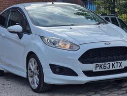 White Used 2013 Ford Fiesta Zetec Hatchback | £3,850 (Fair price)
