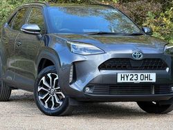 Used 2025 Toyota Yaris Hybrid Design Estate | £21,295 (Good price)