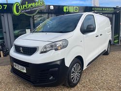 White Used 2020 Peugeot Expert Van | £7,995 (Fair price)