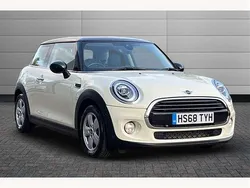 Pepper white Used 2019 Mini Cooper Classic Hatchback | £15,990 (Fair price)