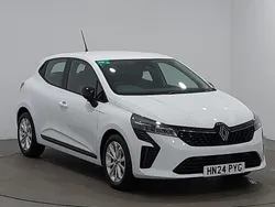 White Used 2024 Renault Clio V Evolution Hatchback | £15,298 (Fair price)