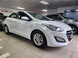 White Used 2015 Hyundai i30 SE Hatchback | £3,990 (Fair price)