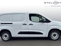 White New 2024 Vauxhall Combo S MPV | £14,990 (Good price)