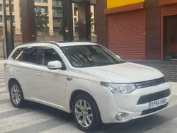 White Used 2014 Mitsubishi Outlander P-HEV Estate | £5,000