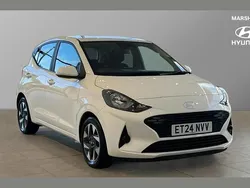 White Used 2024 Hyundai i10 Advanced Hatchback | £14,976 (Fair price)