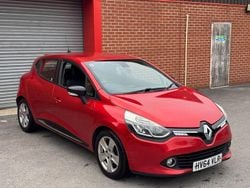 Red Used 2014 Renault Clio IV Dynamique Hatchback | £2,295 (Expensive)