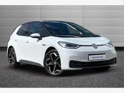 Glacier white with black roof Used 2023 VW ID.3 Pro Performance Hatchback | £19,450 (Expensive)